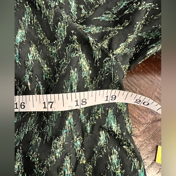 ASTR the Label Serenade emerald green/black One ShoulderTop Size Medium NWOT - Picture 6 of 10